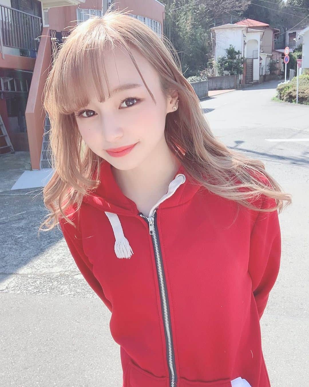 鈴木ユリアのインスタグラム：「. 2日間箱根撮影無事終了👾 海行ったり極寒だったけど 楽しかったから幸。 . また告知します〜☺︎」