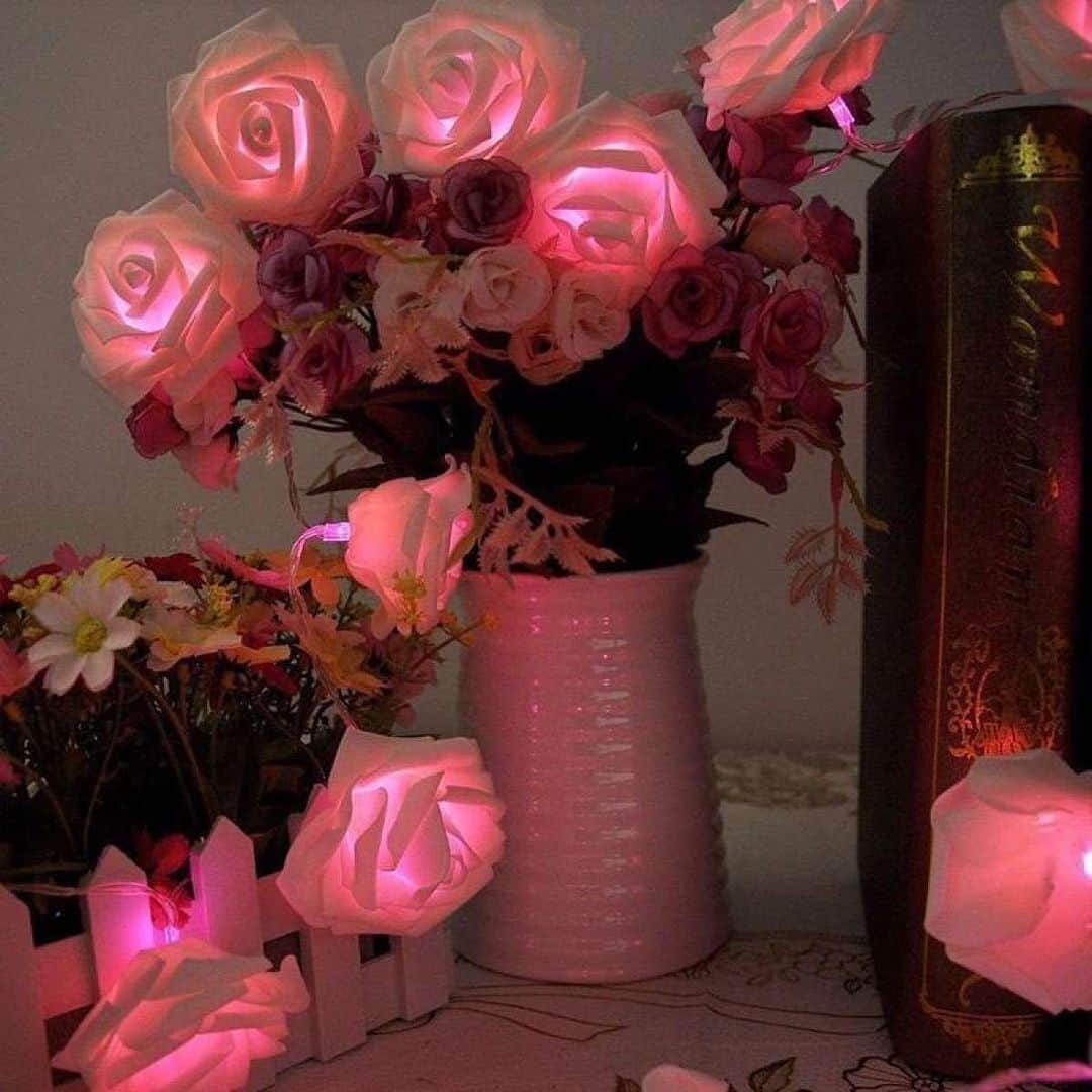 パット・マグラスさんのインスタグラム写真 - (パット・マグラスInstagram)「FEEL THE GLOW ⚡⚡⚡ MAJORLY OBSESSED with this BRILLIANT bouquet serving #DivineRose #inspiration #patmcgrathlabs ⚡️⚡️⚡️ #MothershipVII #DivineRose is BACK in bloom for a limited time TOMORROW 3.19.20 at 10AM exclusively on PATMcGRATH.COM. Sign up NOW for EARLY VIP ACCESS on PATMcGRATH.COM⁣ — ⁣ 9AM EST — VIP EARLY ACCESS⁣ 10AM EST — available at PATMcGRATH.COM」3月18日 21時00分 - patmcgrathreal