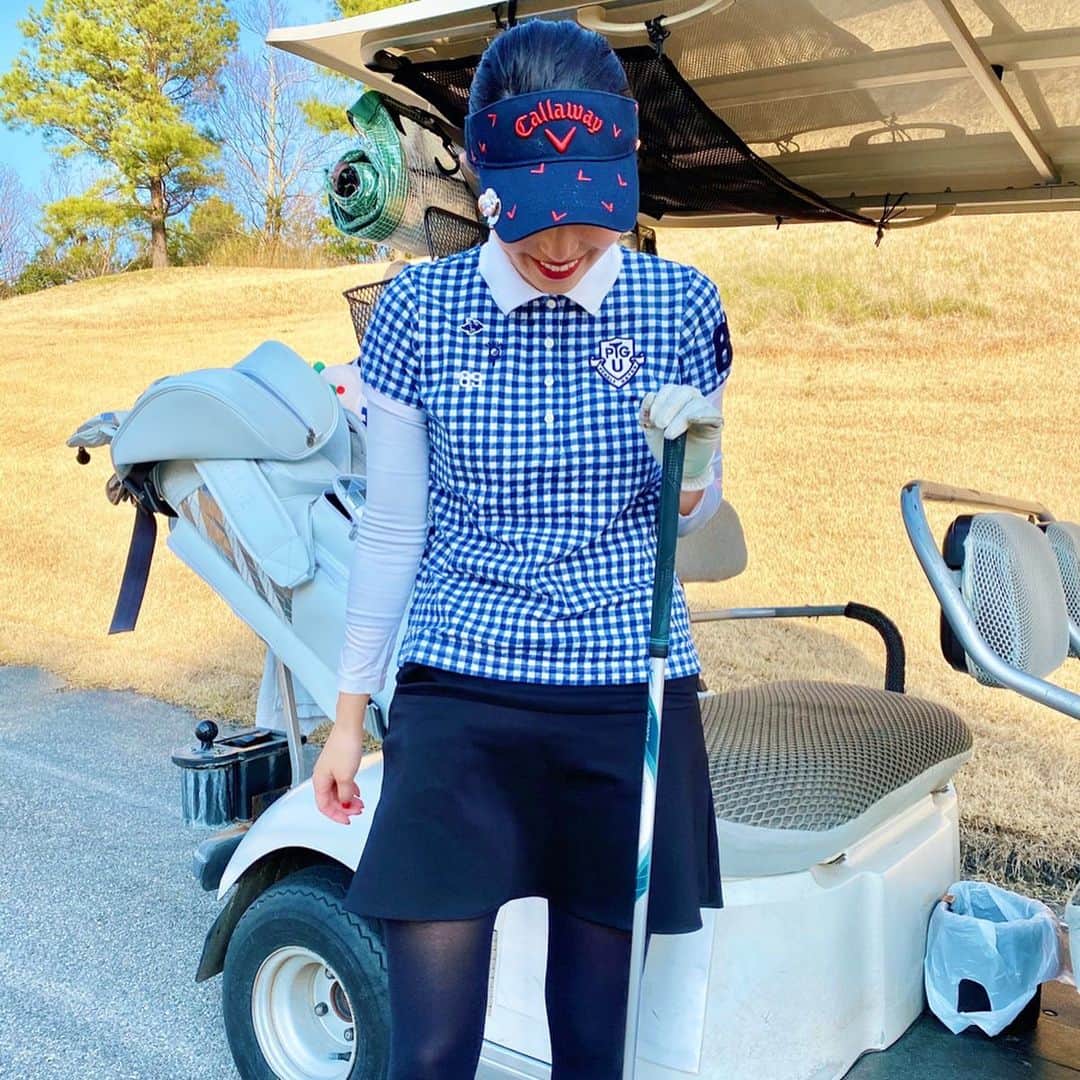 梅谷安里さんのインスタグラム写真 - (梅谷安里Instagram)「ゴルフ日和でした🏌️‍♀️ 仲良しのプロにもらった パーリーのポロシャツ着たよ💋 thank you @hitomi.sawai ♡ 今年は暑すぎない春のうちに たくさんゴルフ行こう〜🏌️‍♀️ ・ ・ #golf#ゴルフ#ゴルフ女子 #ゴルフウェア#パーリーゲイツ  #pearlygates#callaway」3月18日 21時04分 - anriworld