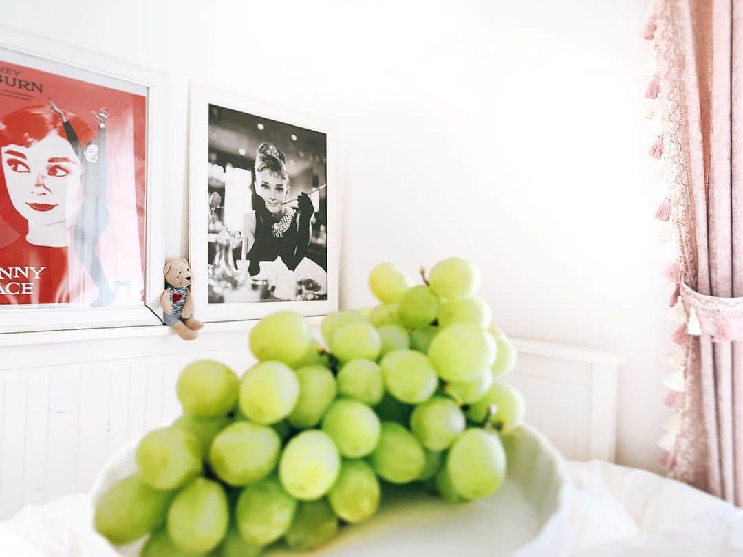 並川花連さんのインスタグラム写真 - (並川花連Instagram)「果物みんなはなにがすき？🍋 . かれんはほぼ毎朝マスカット💚💚💚 . 今日も素敵な１日を。🌹✨」3月18日 12時25分 - kareurn