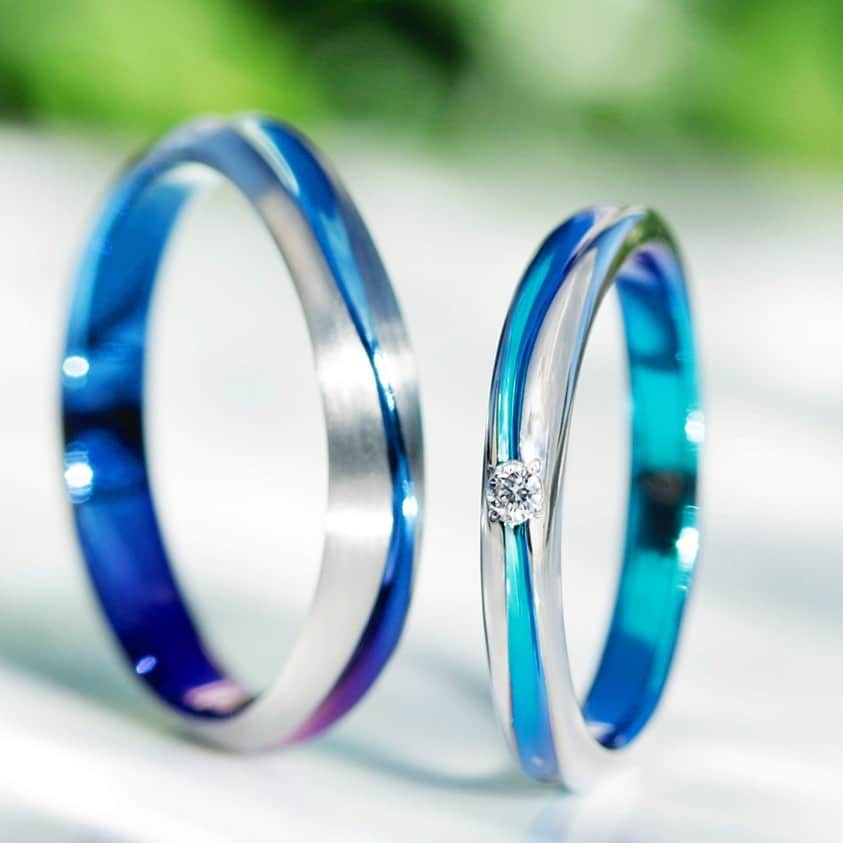 SORA ≪SORA表参道の公式アカウント≫のインスタグラム：「#サムシングブルー を込めた結婚指輪＊* SORAの指輪はネットオーダーも可能です。 色や仕上げ方法を選択して、自分だけの特別な指輪を見つけてくださいね♪ . ぜひ『#結婚指輪sora 』のハッシュタグで SORAの写真を投稿してくださいね！ こちらのアカウントでリグラムさせていただきます♪ . #結婚指輪 #婚約指輪 #表参道 #金属アレルギー #金属アレルギー対応 #レアメタル #鍛造 #手作り #手作り指輪 #マリッジリング #エンゲージリング #ブライダル #ウェディング #プレ花嫁 #クリエィティブ #bridal #wedding #jewelry #creative #design #japaneseart #madeinjapan #2020春婚 #2020夏婚 #2020wedding」