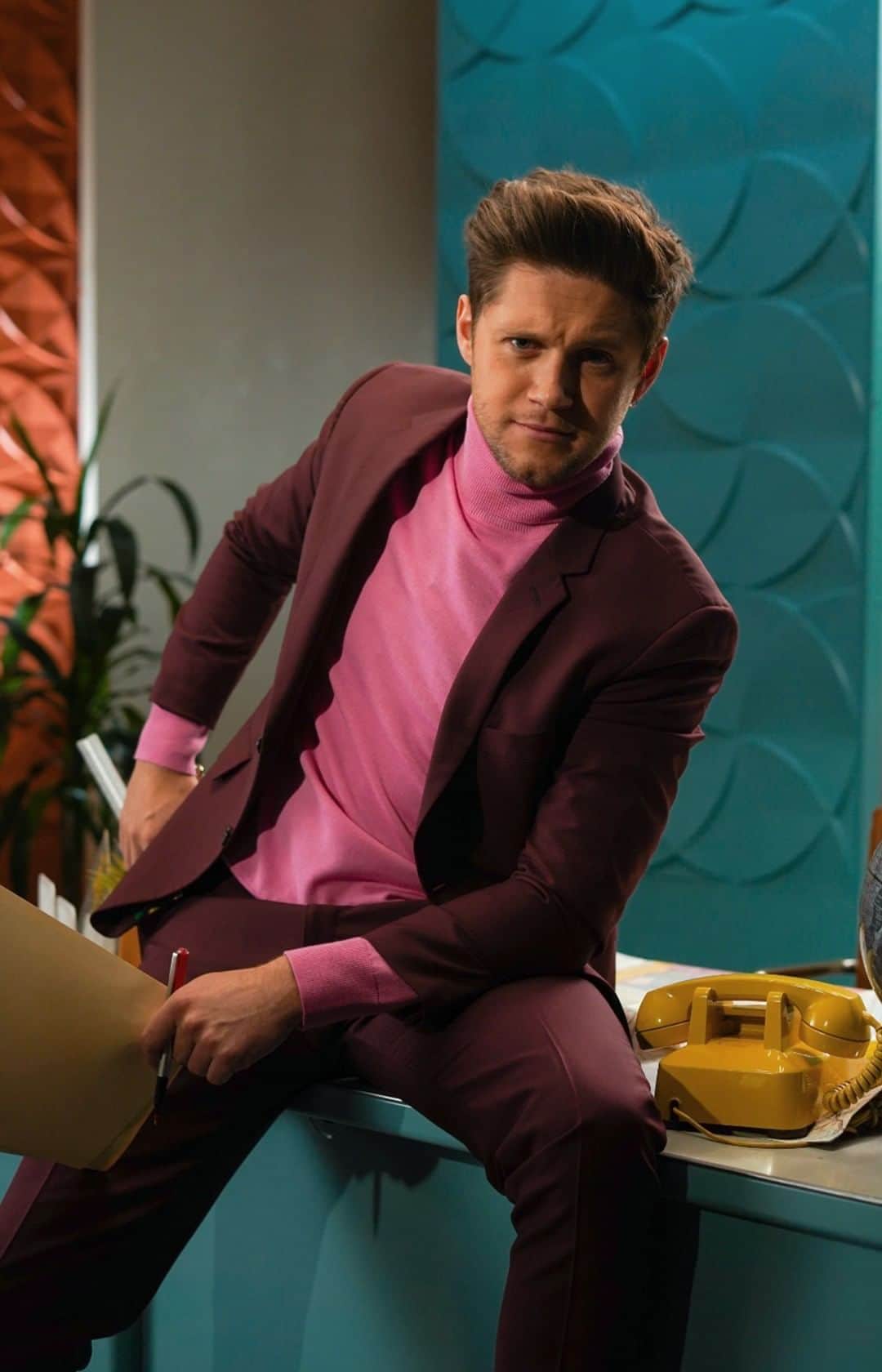 ナイル・ホーランのインスタグラム：「Learn more about #HeartbreakWeatherWatch at http://heartbreakweatherwatch.niallhoran.com  New album #HeartbreakWeather is available now: http://niall.to/HeartbreakWeather」