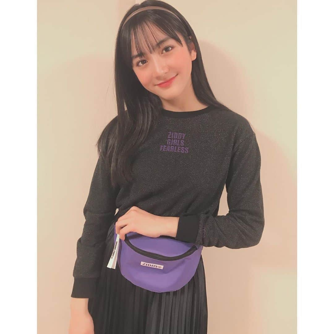 ニコ☆プチのインスタグラム：「今日ふろくの使い方を教えてくれるのは、﻿ ﻿ えっちゃん💃﻿ ﻿ ﻿ ﻿ ZIDDYウエストポーチは、パープルデザインがめっちゃ可愛いの💜💜💜💜﻿ ﻿ 大人ガーリーにも合うよ〜！﻿ ﻿ タグのロゴデザインもおしゃれ〜🥺💖﻿ ﻿ たくさん入るから、お出かけはこれ一つでバッチリ！！﻿ ﻿ #ニコプチ﻿ #ニコプチふろく﻿ #プチモのふろくの使い方﻿ #ニコプチふろくのある生活﻿ #付録バッグ﻿ #ジディー﻿ #ZIDDY﻿ #ふろく﻿ #石山えこ」