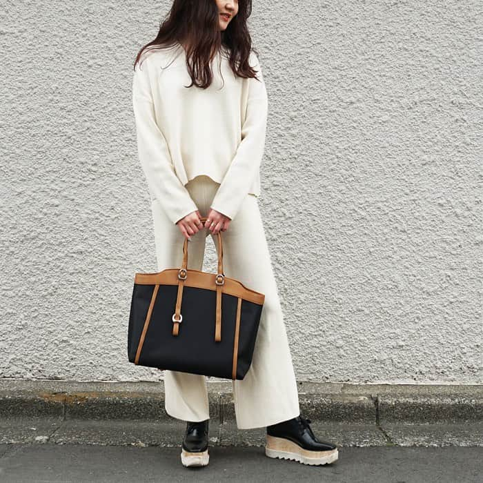 TOFF&LOADSTONE_officialさんのインスタグラム写真 - (TOFF&LOADSTONE_officialInstagram)「【Staff snap】Honey-comb knit series﻿ ﻿ スポーツウエアやスニーカーに使われるメッシュ素材を﻿ TOFF流にドレスアップした「ハニカムニット」シリーズ。﻿ ﻿ 昨年の即完売を受け、型数を増やして今季再登場。﻿ ﻿ ﻿ #totebag #fashionsnap #sporty #athleisure﻿ #トートバッグ #スポーツウエア #スニーカー﻿ #toffandloadstone #トフアンドロードストーン　﻿」3月18日 13時11分 - toffandloadstone