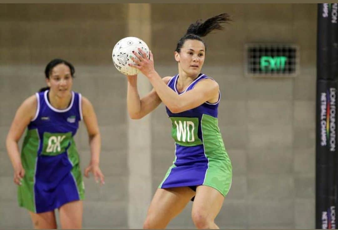 ポーシャ・ウッドマンさんのインスタグラム写真 - (ポーシャ・ウッドマンInstagram)「This right here seems like a lifetime ago🏐! . Netball was my life, I wanted so bad to be a silver fern and I came so close to getting that dress. I know with all my heart I wouldn’t be the player I am today if it wasn’t for netball. And unfortunately I feel as though I didn’t quite get to finish my netball career and feel like I could’ve kept going! But hey no point in dwelling on it cause had I not switched to rugby I would not be where I am now. I’m a strong believer of playing multiple sports when you’re young. 1. So our kids can find out what they like and what they don’t like. 2. You learn so much from playing multiple sports from the skill set of each sport to the discipline it takes to train and play from another sport.  #netballlife #blackferns #silverferns」3月18日 13時15分 - porshwoodman