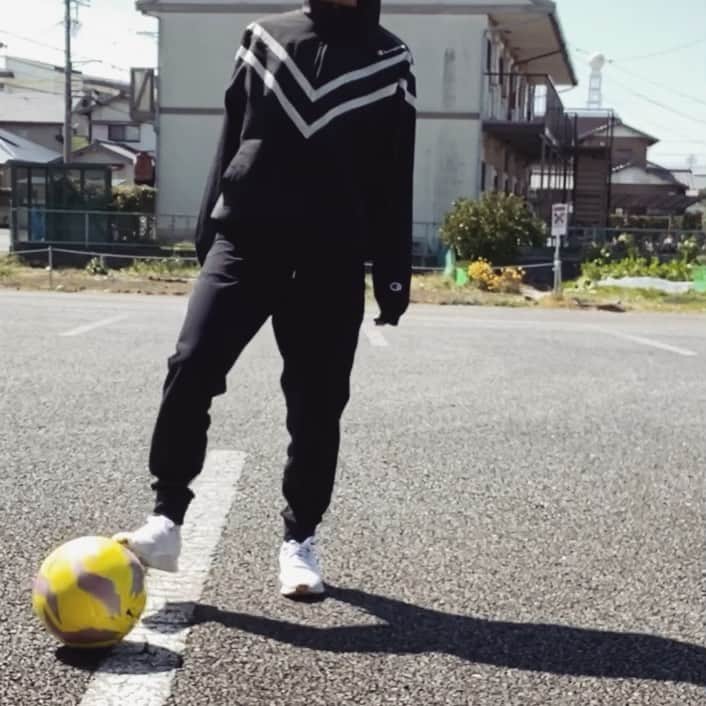のインスタグラム：「... . 久しぶりに 『リフティング⚽️』 してみました😉 . 小学生の時意識してたのは ボールの中心を捉えて 回転数を抑えることと 色んな部位で出来るようにすること☝️ 技は、カッコいいー✨って思う動画を探して、真似しながらひたすら練習してました☺️‼️ . 全ての土台は最初のシンプルなリフティング！！！ . サッカー少女のみんな！！！ 是非チャレンジしてみてー🌷 . #リフティング #リフティングチャレンジ #ノジマステラ #ノジマステラ神奈川相模原 #女子サッカー #champion #championjp #cpfu」
