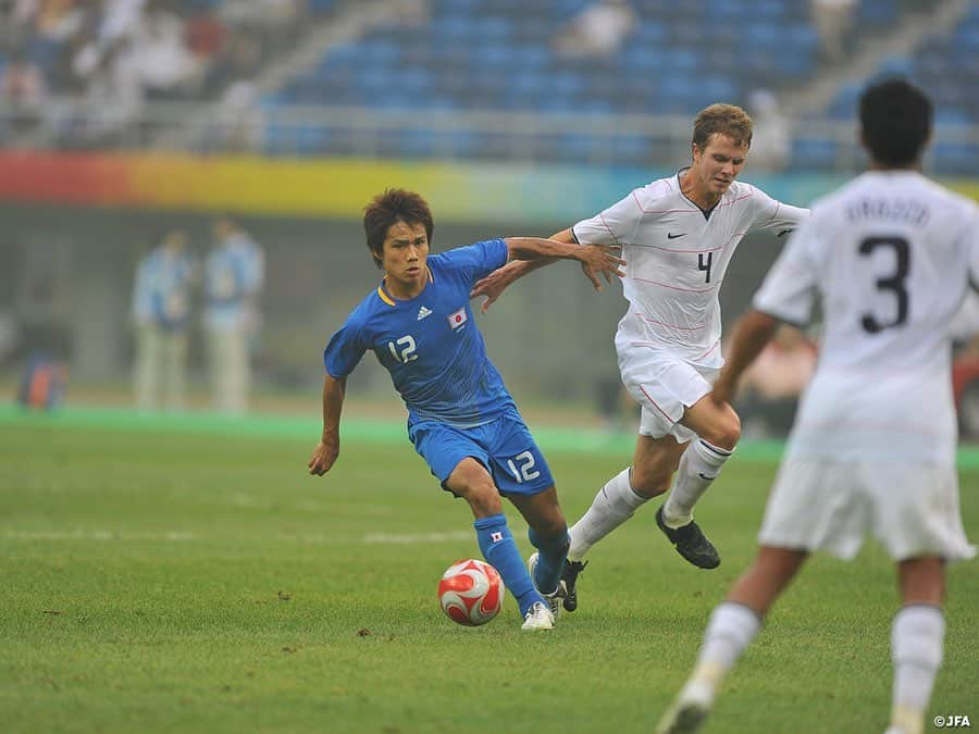 日本サッカー協会さんのインスタグラム写真 - (日本サッカー協会Instagram)「#森本貴幸 選手インタビュー🗣（#アビスパ福岡 ）JFA.jpにて公開中！ ・ 🗨「結局、北京オリンピックを戦ったメンバーそれぞれのその後を考えると、あの3連敗の悔しさが相当の力になったと思いますね。」 ・ JFA.jpでは【オリンピックへつなぐたすき】と題し、森本貴幸選手インタビューを公開しています。2008年の#北京オリンピック を経験して感じたこと、その後のサッカー人生、そしてオリンピック代表へのメッセージを聞いています。 ぜひご覧ください。 ・ 🏆2008年 北京オリンピック グループステージ 📅8.7　 0-1 アメリカ🇺🇸 📅8.10  1-2 ナイジェリア🇳🇬 📅8.13  0-1 オランダ🇳🇱 ・ メンバー GK #山本海人 #西川周作 DF #水本裕貴 #長友佑都 #森重真人 #安田理大 #内田篤人 #吉田麻也 MF #本田拓也 #谷口博之 #梶山陽平 #細貝萌 #本田圭佑 #香川真司 FW #豊田陽平 #李忠成 #岡崎慎司 #森本貴幸 ・ 監督 #反町康治 ・ #jfa #daihyo #U23日本代表」3月18日 13時37分 - japanfootballassociation