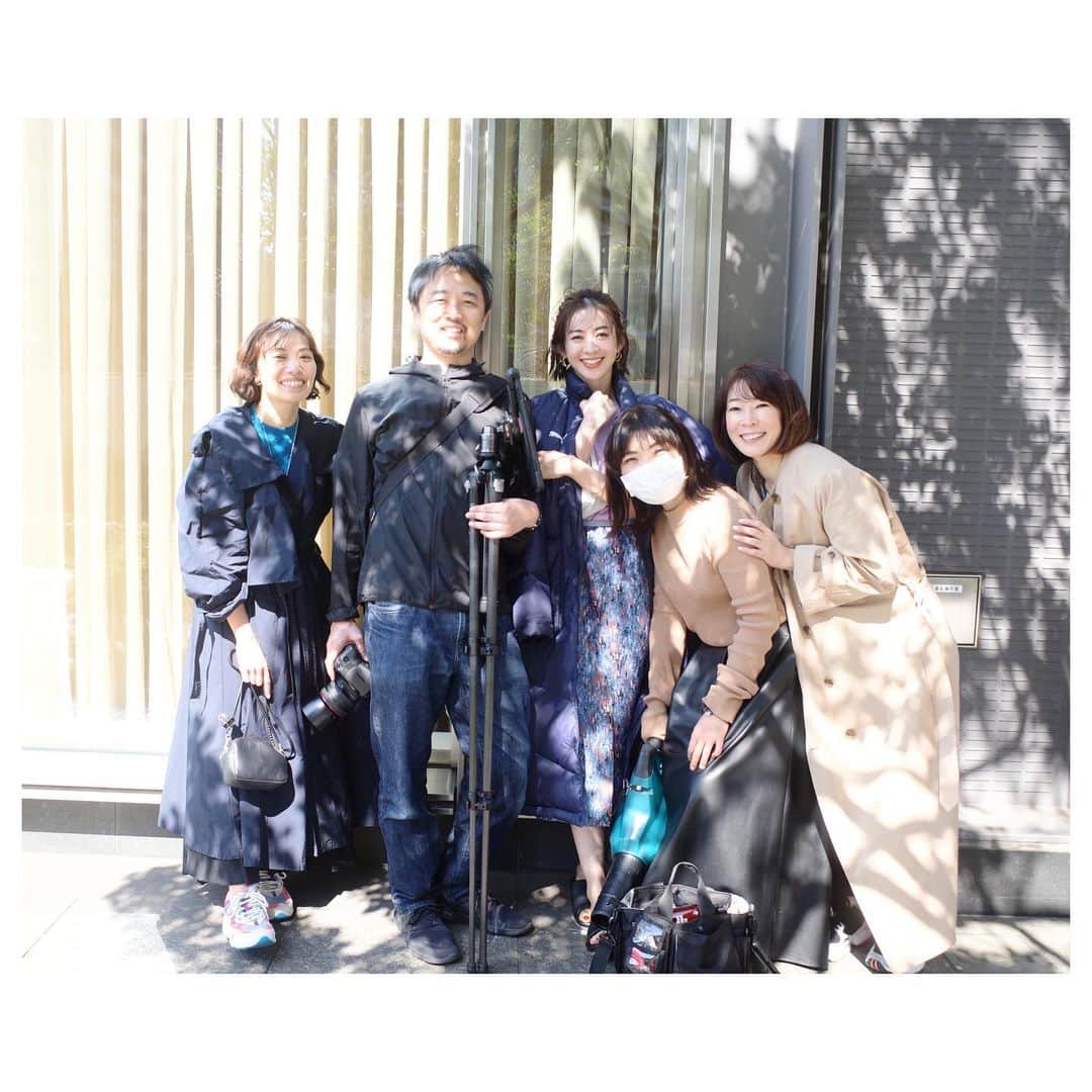 高垣麗子さんのインスタグラム写真 - (高垣麗子Instagram)「・ ・ ・ 木漏れ日の中で 沢山のディスカッションと みんなの笑顔と ・ ・ #shooting  #storymag #撮影日和 #☺️」3月18日 14時10分 - reikotakagaki