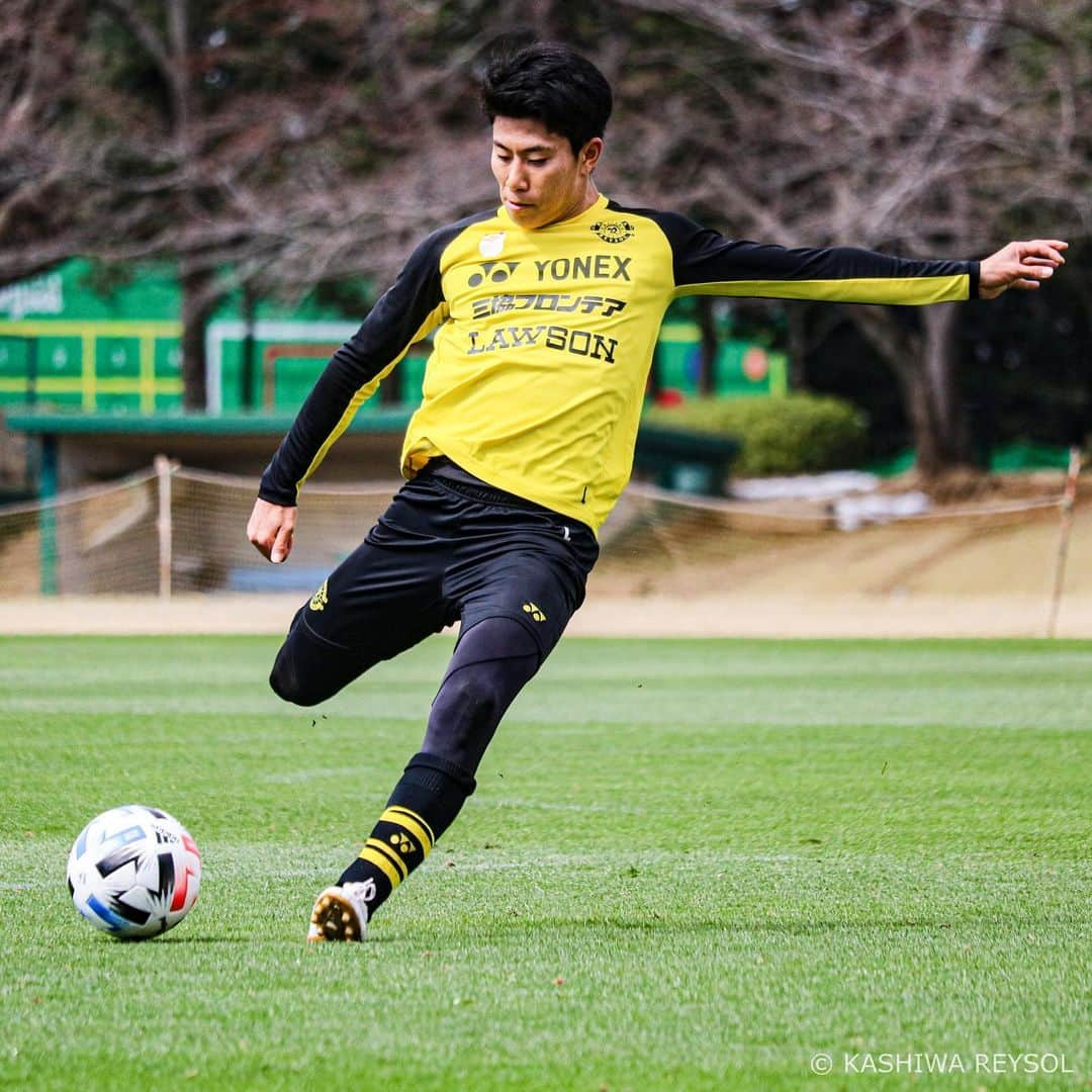 柏レイソルさんのインスタグラム写真 - (柏レイソルInstagram)「#20200317 #training #kashiwa #reysol #jleague #仲間隼斗 #江坂任 #高橋峻希 #細谷真大」3月18日 14時20分 - kashiwareysol_official