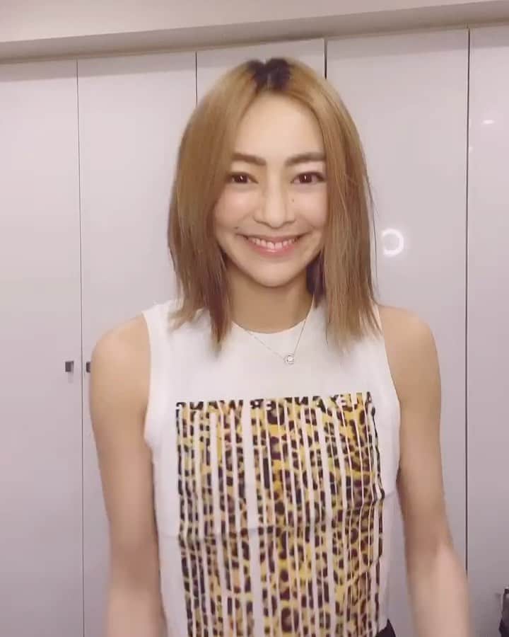 のインスタグラム：「はい、みなさん、#tiktok のお時間ですよー❤️❤️❤️ フォロワーがやっと82人になったよ🥺🙏❣️えへへ☺️嬉しいな💖 友達100人できるかなっ♬ ・  #meme #ミーム #毎日更新 #dontstartnow #sundaybest #dance #踊ってみた」
