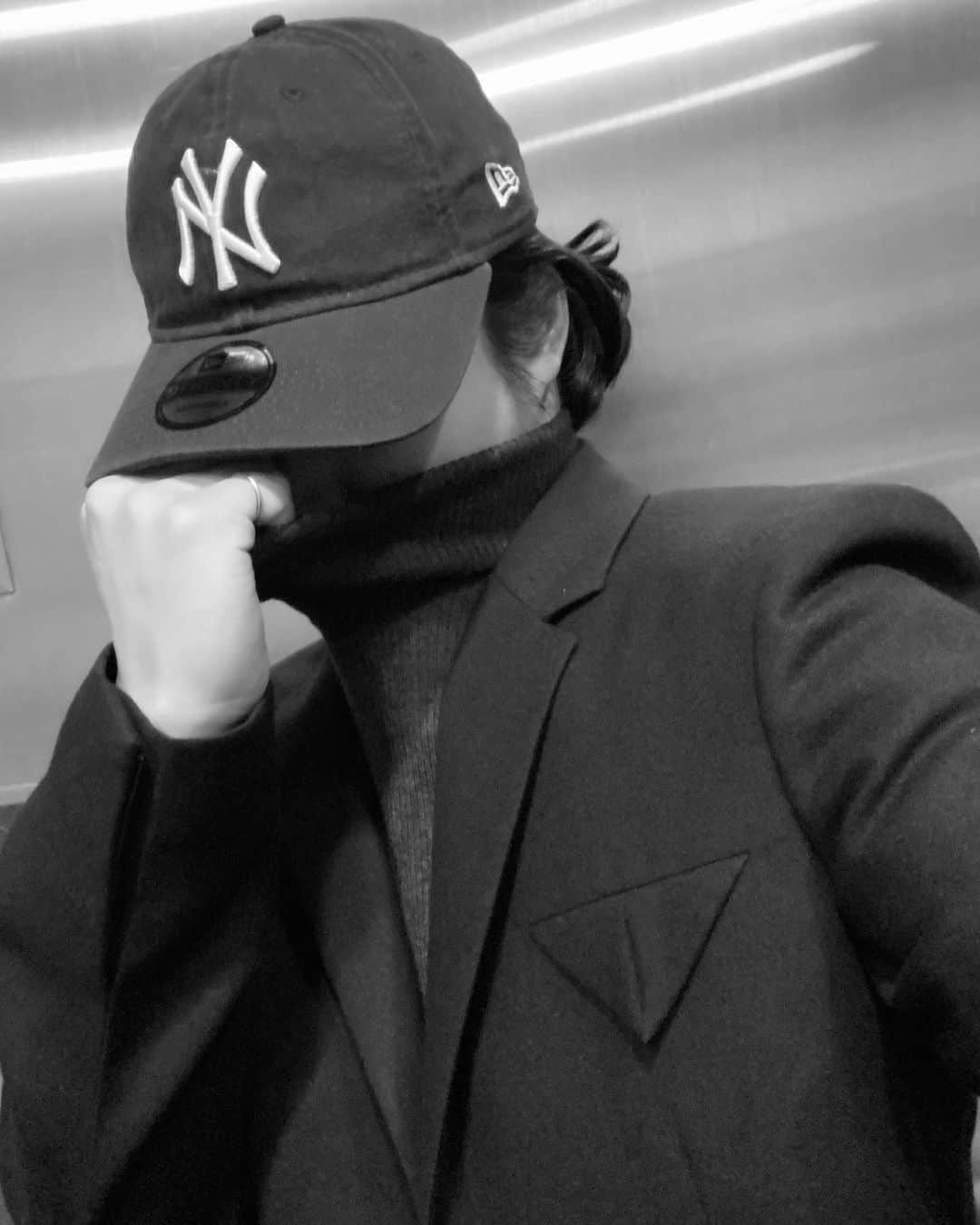 GO AKIMOTOさんのインスタグラム写真 - (GO AKIMOTOInstagram)「Total black realness 😎 featuring the new classic jacket @newbottega ⚫️ @bottegaveneta #NewBottega #DanielLee」3月18日 14時26分 - go_akimoto