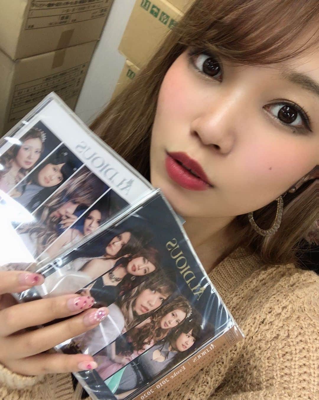 R!Nのインスタグラム：「本日発売日！！ ついに迎えました。 そして有線では既にガンガン流れている新曲も、ここ10年のAldiousの歴史から選んだ収録曲も、沢山愛を込めて歌ったので是非是非お手に取ってもらえたら嬉しいです！  新曲「I Wish for You」は日本テレビ「バズリズム02」の4月のエンディングテーマに選んで頂いております！  3月18日の深夜25時〜26時にはスペースシャワーTVにて「春のメタルスペシャル〜selected by Aldious〜」のオンエアも決定！  どうぞ宜しくお願い致します！！ #Aldious #アルディアス #ringemie #Evoke20102020 #発売日 #アルバム #スペースシャワー #バズリズム」