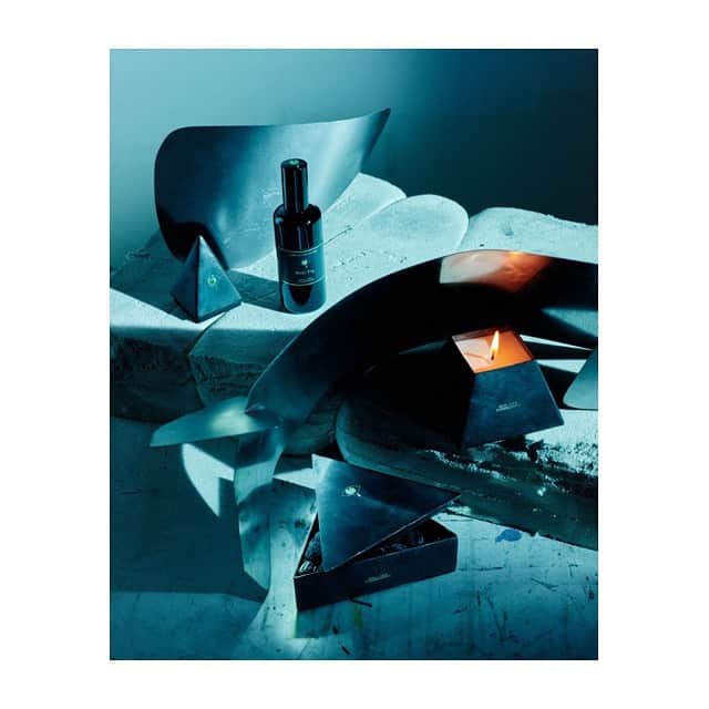Fashion Headlineさんのインスタグラム写真 - (Fashion HeadlineInstagram)「アンダーカバーとフランスのフレグランスブランド、マドエレンによるホームフレグランスのカプセルコレクションが発売中!  詳しくは @fashionheadlinejpn ウェブサイトから🕯  1〜3枚目📸 photo by Joss McKinley」3月18日 14時41分 - fashionheadlinejpn