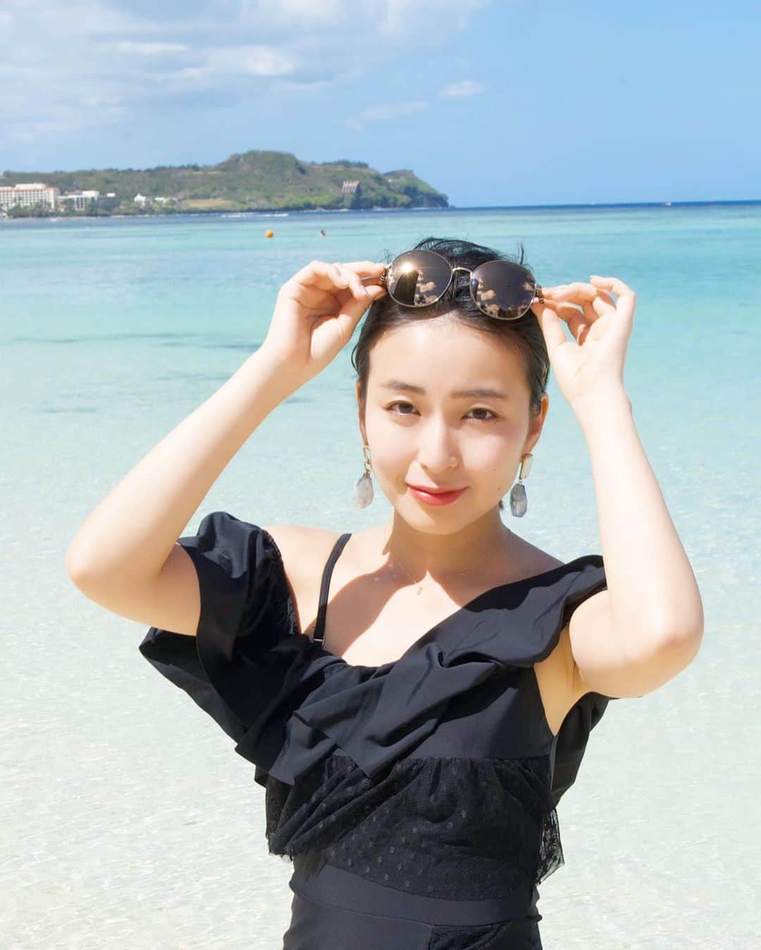 岩間恵のインスタグラム：「ワンピース型の水着、この前初めて着た🤔  今日は暖かくて良い天気だから外に出たいけど、 引きこもって作業。 ジムもお休みだから、 体がなまって調子悪い🤧😢 #海　#海より山派　#山梨には海がないから　#夏といえば　#海水浴よりキャンプだった　#ワンピース水着」