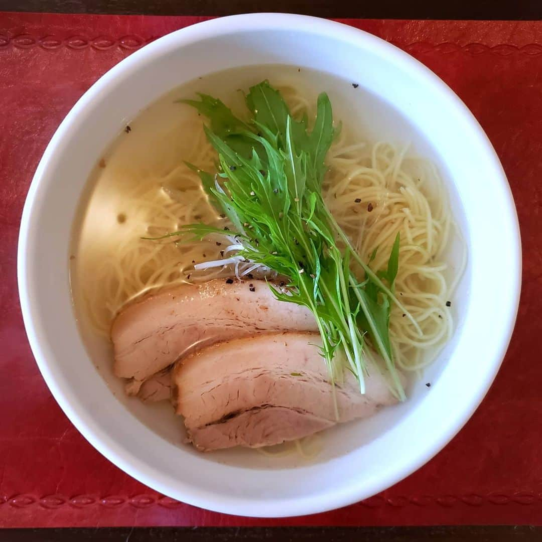 布川敏和さんのインスタグラム写真 - (布川敏和Instagram)「〝本日のメンラー〟 塩ラーメン＆半チャーハン～🍜=ヽ(๑´ڡ`๑) . #ラーメン #チャーハン」3月18日 14時59分 - fukawatoshikazu