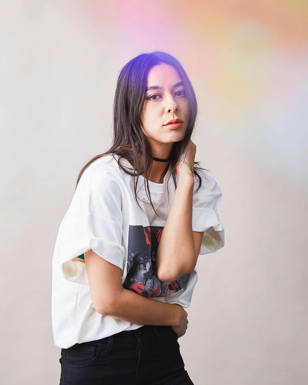 MiChiのインスタグラム：「Photo sesh with @kaoruphotos 🖤  Trying to stay calm but still stay in creative mode during this crazy time. I’m thinking of all my friends all over the world and sending love x  Disco T by @janis_and_company 🤘」