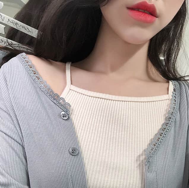 Chuuのインスタグラム：「골지이너나시 하나면 어디에 코디해도 예쁘져💓💓 #chuuseoul」