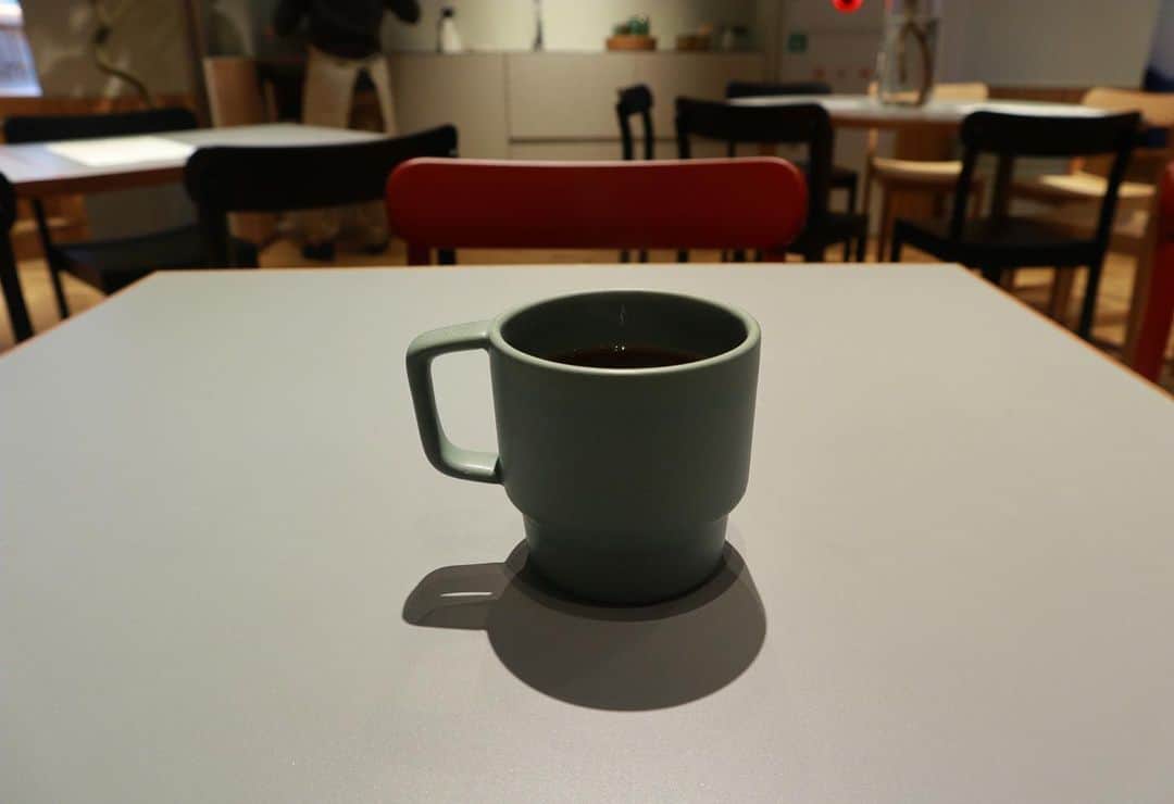 石井輝明さんのインスタグラム写真 - (石井輝明Instagram)「鶯谷。 水曜日はカフェYouTubeの日です。 今回はカフェじゃないけど。 色々行かせてもらってありがたいかぎりです。  #landabouttable #cafe #coffee #カフェ #東京カフェ #鶯谷カフェ #カフェ芸人 #少し前に宇都宮に餃子食べに行ったんですが #もうまた宇都宮に行って餃子食べたい #週一くらいで食べたい #食べて食べて食べたい #餃子の方から口にやってきてほしい #僕が口に餃子を運ぶのではなく #餃子が意思を持って僕の口の中に飛び込んできてほしい #宇都宮からはるばる #交通費は払うから #餃子からきてほしい #切に願う」3月18日 16時22分 - comandanteishii