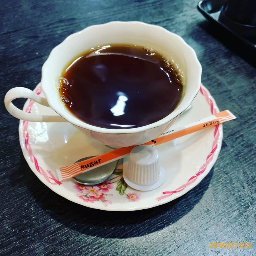 石井正則さんのインスタグラム写真 - (石井正則Instagram)「【☕️2386軒目☕️】 神谷町駅 ル・パン☕️ カレーがいろいろ種類があって迷いました😅  カレーがいろいろトッピングが選べて嬉しいお店😆  ついつい食べすぎました😅  #喫茶店がそこにあるから #珈琲があればいい」3月18日 16時27分 - masanori_ishii_masanori