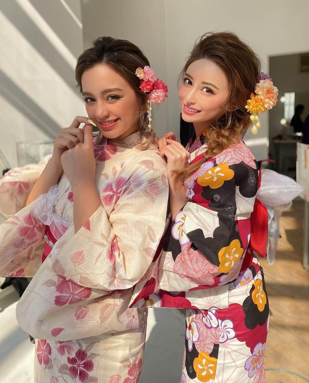 のインスタグラム：「@dress_sugar  浴衣撮影👘🎇🌼 かなりお久しぶりに会った さくらちゃんと～(˙꒳​˙*)♥️ 若くてぴちぴちでかわゆい😭💞 10個歳違うってどうゆうこと笑 . @dress_sugar  浴衣かわいかった～😘 今年はどの浴衣きようかな？💋 . #浴衣」