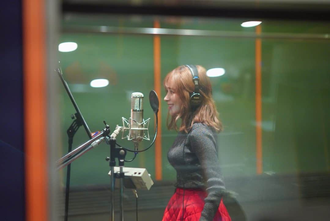 のインスタグラム：「この間のレコーディングの写真🎤 ちらりちらりと情報が出てるかもしれませんが楽しみにしていてください🕺🏻 #私自身出来上がりが楽しみです . . 3」
