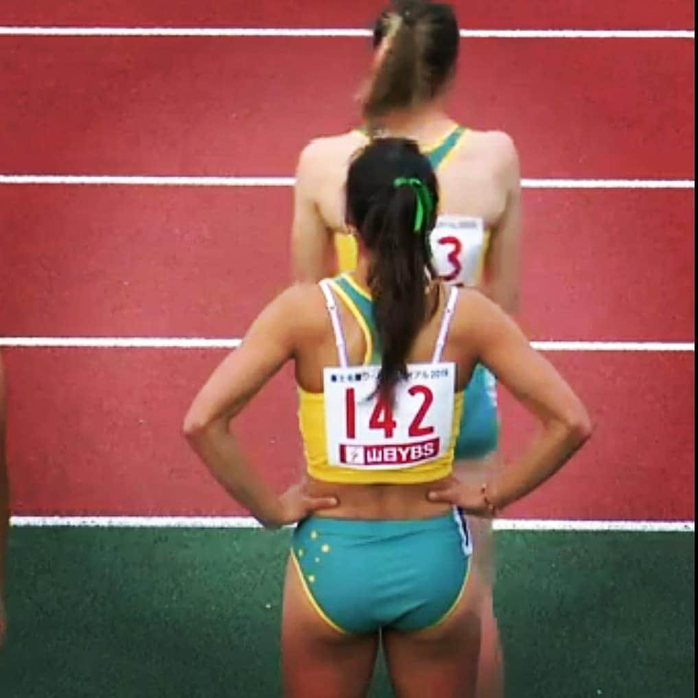 Angeline BLACKBURNのインスタグラム：「Just waiting for a mate 🖐  It's a rough time. The track season is postponed and the future is uncertain. But lately, I have become the 'grandmaster' at adapting to change and dealing less-than-ideal circumstances. 🤦  Right now, it's more about the 'why' I run, not the outcome of my races or the season for that matter. I just hope that everyone is safe and they have their health x  #trackandfield #athletics #sprinting #running #athlete #fitness #stayingpositive #wegotthis」