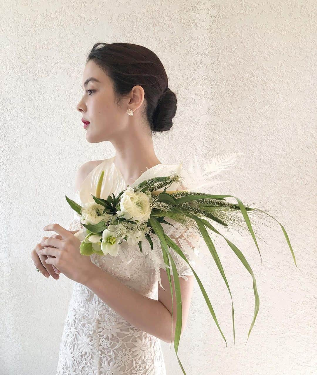 YouAさんのインスタグラム写真 - (YouAInstagram)「. . so beautiful #shooting #wedding #weddingdress  @adlive.staff  @wedding_lake_biwa_marriott . . . . . . #dress #ceremony  #dressstylist #bridalstylist #flowers #elopmentwedding #hairstyles #weddinghairstyle  #bouquet #bride #結婚式 #結婚準備 #結婚式コーデ  #花嫁#ブライダルスタイリング #花嫁準備」3月18日 17時12分 - youa.dressstylist