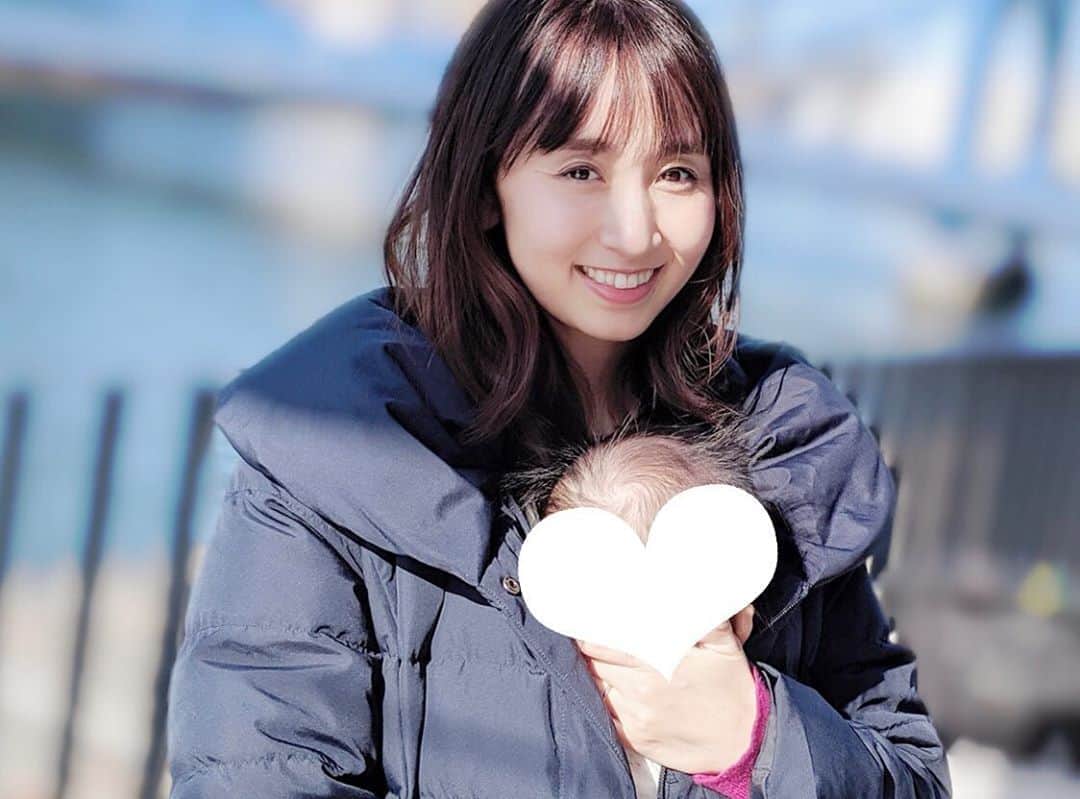 小野恵美のインスタグラム：「まぶしーい！  きょうはポカポカ☀️ ママ友さんたちと少し遠出のお散歩をしてきました！ 気分転換になりますね😌 🌸 🌿 🌸 ※写真は、今日のものではありません  #ママ #女の子ママ #女の子ベビー」