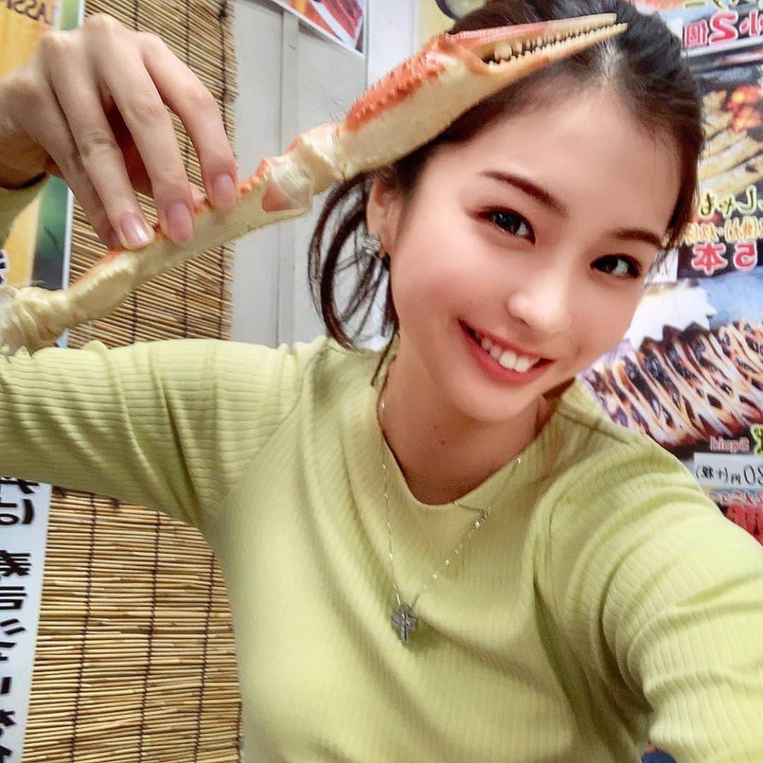 米山珠央さんのインスタグラム写真 - (米山珠央Instagram)「. #蟹 ピース🦀🦀 身がぎっしりで美味しかった😋 . . . #hokkaido #sapporo #gourmet #trip #travel #food #seafood #market #instafood #instalike #instatravel #北海道 #札幌 #旅行 #グルメ #かに #海鮮 #市場 #場外市場 #グルメ好きな人と繋がりたい #旅行 #北海道旅行 #タビジョ #女子旅 #弾丸旅行 #時差投稿」3月18日 17時28分 - tamao_17no1