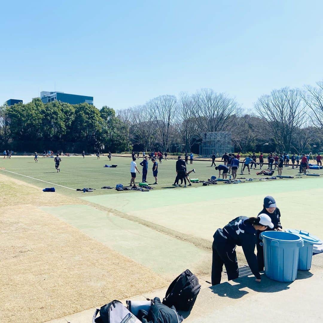 有働文子さんのインスタグラム写真 - (有働文子Instagram)「今日は、茨城放送のレポートで、筑波大学ラグビー部のグランドへ✨10時からの練習を見学させていただき、11時2分からの生中継にも、キャプテンとマネージャーさんにご出演いただきました。﻿ ﻿ キャプテンの岡崎選手、マネージャーの池田さん、練習中にも関わらず、丁寧にありがとうございます😊💕﻿ ﻿ 岡崎選手は、ワールドカップフランス大会を目指すと断言してくださいました👏✨目標選手は、中村亮土選手と小野晃征選手！﻿ ﻿ 池田さんは、凄くしっかりしていて、ラグビー愛がひしひしと伝わってきました。きっと池田さんの支えが、ラグビー部の強さの一部です✨﻿ ﻿ 私自身、現在、ラグビー取材も出来ない中だったので、久しぶりのラグビーグランド🏉﻿ ﻿ 今日は、最高に気持ち良かったです！！やっぱりグランドが好きだなぁ❤️﻿ ﻿ 皆さん、筑波大学のラグビー部ぜひぜひご注目を！﻿ ﻿ #茨城放送 #スクーピーレポート #ラグビー #筑波大学 #確か茨城放送の最初のレポートも筑波大学ラグビー部 #その当時の私のレポート動画を見たと言われ恥ずかしくなりました #茨城放送1年目の私は全くタックル出来てません #放送事故レベル #穴があったら入りたい #6年前くらいかな？#やっぱりラグビーが好き ﻿」3月18日 17時35分 - udou_fumiko
