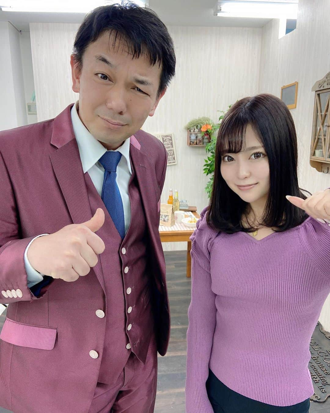 福井柑奈さんのインスタグラム写真 - (福井柑奈Instagram)「.  大阪でのイベント『わだいなしょー#1』が、新型コロナウイルスの影響で 延期になりかけたのですが、急遽生配信にてお届けしましたーー(*´∀｀*)♫ . 吉本興業さんからは、青空の須藤さん、ヘッドライト和田さん！！ ありがとうございます💗 めちゃくちゃ面白かったー 野球のわだいのときは永遠にお二人とも続けれそうだったー(笑)  話題な高校生しほちゃん、 シンガーソングライターあっきょん、 ほくろっぴさんも♫  みんなでワイワイ楽しかったです🥰  打ち上げは難波にある 元ランディーズの中川さんのお店にお邪魔しました🧚🏻✨ 初かしみん焼き✨✨✨✨✨ 美味しかった！！！またいこーっと☺️💗 . 生配信で見てくれた方、コメントしてくれた方ありがとうございました😊🙏 また第二回目こそはイベントとして開催できたらいいなっ🥰 .  #大阪 #わだいなしょー #青空須藤さん #ヘッドライト和田さん  #jk #大星志歩 #シンガーソングライター #朱莉　#showroom #ツイキャス #生配信 #イベント #難波 #かしみん焼き #かしみん焼き弐箱 #美味しかった #❤️ #japan #osaka #大阪グルメ」3月18日 17時50分 - kanna_fukui