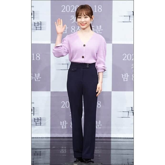 Kim Seul-gieのインスタグラム：「#그남자의기억법 #MBC #수목 #8시55분 오늘밤 첫방송!🤗」