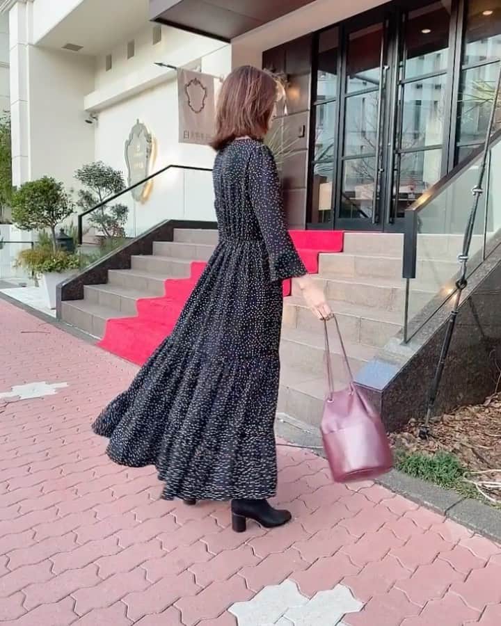 石黒美帆のインスタグラム：「*﻿ 💃﻿ 実家に置いてあった妹のワンピースが可愛くて、着て帰らせて！とねだってまた着てます❤︎(#姉妹あるある ？)﻿ ﻿ ﻿ 韓国ブランドみたいなのでご紹介も出来ず﻿ 何の意味もない投稿かも。﻿ すみません😂🙏﻿ ﻿ ﻿ #fashion#fashionstyle#fashiongram#instafashion#outfit#ootd#dailylook#frayid#패션#오오티디#白金#ファッション#コーデ#韓国ファッション#ドットワンピ#春コーデ#春服」