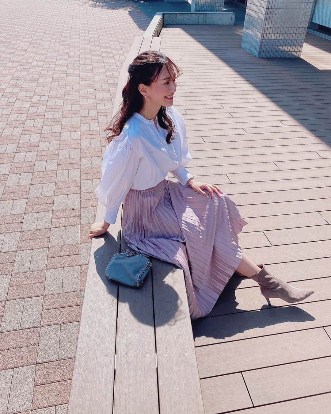 ANNA 杏奈さんのインスタグラム写真 - (ANNA 杏奈Instagram)「✎ この間はキラキラｽｶｰﾄでお出かけ✨ @rienda_official  春はやっぱりpinkが好き❤️ ウエストゴムで楽ちんなのにｼﾙｴｯﾄがとっても綺麗♡ . ピアスは @lotus_design_official  feminineならコーデしたい時に合わせてる♡ . 今日も1日お疲れ様でした💕 最近寒暖差激しいから体調管理に気をつけましょう🥺 . . #lotus_ootd #rienda #riendaアンバサダー #PR  #ootd #コーデ #モデル #ファッション #travel #旅行 #化粧  #model #coordinate #ヨガ #yoga  #東京 #fashion  #tokyo #trip #travel #tbt  #客室乗務員 #インスタ映え #surfing #サーフィン  #ダイエット #おしゃれさんと繋がりたい #カフェ好き #美容好きな人と繋がりたい」3月18日 18時01分 - anna_maria_end18