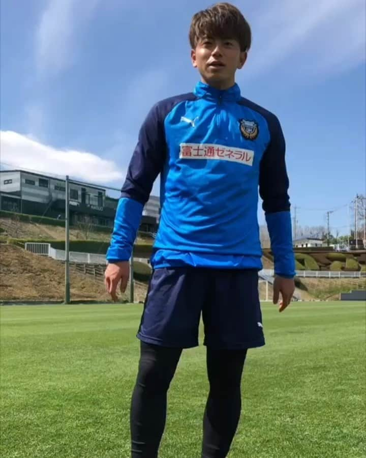 長谷川竜也のインスタグラム：「リフティング⚽️チャレンジ ぜひやってみてください😁✌️ #右足で回す途中に #かかとで #左足のインサイドに当てて上にあげる #渾身の技 #見ただけでは分かりにくいので説明付き #出来たら気持ちいい技 #だと思う」