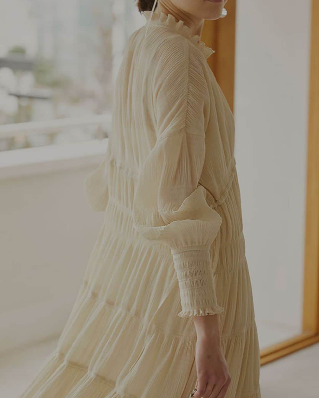 Ameri vintageさんのインスタグラム写真 - (Ameri vintageInstagram)「✔︎Restock & preorder. 3.19(thu.)12:00 SHIRRING PLEATS DRESS delivery：in the late of March color:off-white,mint shop:webstore . #ameri #amerivintage #dress  #shopping #fashion #japan」3月18日 18時15分 - amerivintage