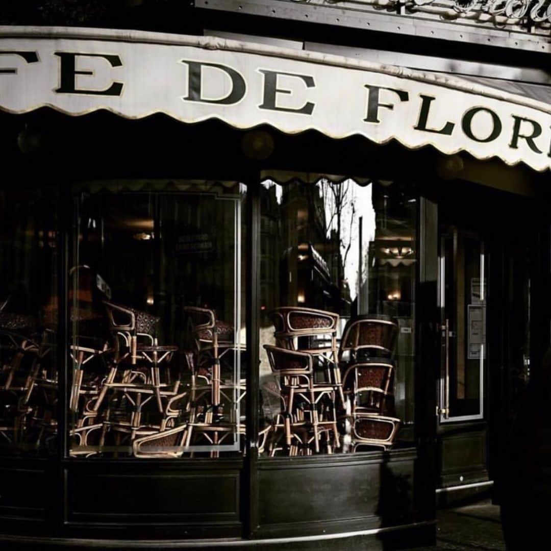 カリーヌ・ロワトフェルドのインスタグラム：「PARIS: total shutdown !!! Born in Paris , stay in Paris: no escape🖤」
