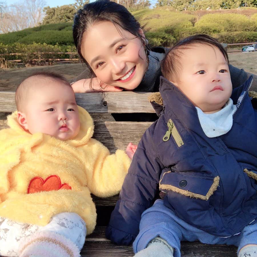 のインスタグラム：「心折れた動物と子供シリーズ😂❤️﻿ ﻿ 別カットも載せます☺️﻿ ﻿ しかし、みんな可愛かったなぁ、、、🐶👶💕﻿ ﻿ 　by 自撮り川静香﻿ ﻿ ﻿ #タレントが直々交渉する番組はなかなかないですよ笑﻿ #身体張ってます﻿ #しかもカメラはかなり遠くから撮ってるからガチンコです﻿ #そりゃ皆さん断りますよね﻿ #そして心も折れますw﻿ #ご協力してくれた皆様、本当に本当に本当ーーーにありがとうございます﻿ #最後、初めて承諾してくれた可愛い子、私は泣き直後の為完全にベソ顔ですw﻿ #それって実際どうなの課 #自撮り  #ワンちゃんのカメラ目線最高 #ベイビー可愛い #selfie #selca #baby #kids #dog」
