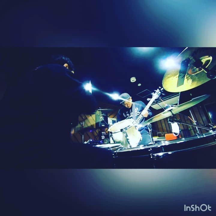 こーいちのインスタグラム：「2人スタジオ中のリフレッシュソングはPOISON がおすすめ。  #反町直樹 #竹野内浩一」