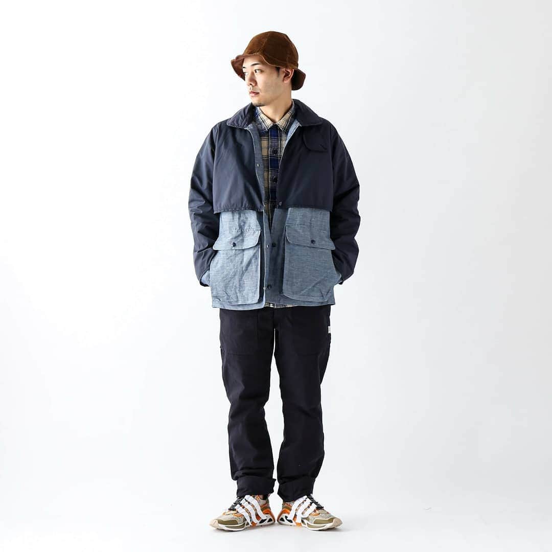 SUNDAY MOUNTAINさんのインスタグラム写真 - (SUNDAY MOUNTAINInstagram)「【素材からディテール、縫製までこだわり抜いて作られた上質な1本！薄手で快適なはき心地のSASSAFRASのガーデニングパンツ】 fall leaf sprayer pants / #sassafras color / beige(corduroy), navy size / M 身長 / 174cm 普段着用サイズ / M  SASSAFRASから登場の使い勝手抜群のストレートパンツ。 定番のFALL LEAF PANTSとSPRAYER PANTSをミックスしたデザインで軽やかな生地感とリラクシングなサイジングがコーディネートを選ばず取り入れやすい春夏のヘビーローテーション入り間違いなしの1本です。  コーデュロイとスタンダードの2種類のファブリックを展開しており、スタイルに合わせてお選び頂けます。  少し長めの丈感はそのまま着用しても、折り返して着用してもラフでワークライクなシルエットが決まります。  今注目を集めるコーデュロイを取り入れてもよし、スタンダードなコットンヘンプでワークライクなスタイルに合わせてもよしの長年スタンダードアイテムとして愛用したくなる1本です。 【shop】  オンラインストア #sundaymountain でご注文いただけます。 公式ページ、楽天市場、Yahoo、Wowmaにて販売中。 ・平日14:30までのご注文で翌日配達。  #アウトドアミックス #コーデ #20春夏 #おしゃれキャンプ #サンデーマウンテン #アウトドアショップ #アウトドアファッション #outdoorfashion #アウトドアコーデ #アウトドアスタイル #アウトドアブランド #おしゃれコーデ #アウトドアデイ #アウトドア好き #ストリート系ファッション #おしゃれアウトドア #ササフラス #ボトムス #コーデュロイパンツ #コーデュロイ #アウトドアミックス #メンズボトムス」3月18日 18時28分 - sundaymountain