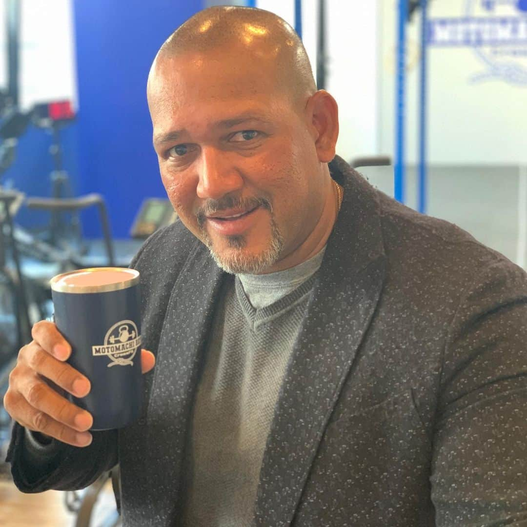 アレックス・ラミレスさんのインスタグラム写真 - (アレックス・ラミレスInstagram)「Nothing better than drinking a strawberry mango protein smoothie after a nice workout @crossfitmotomachi 🏋️‍♀️ #drinking #strawberry #mango #protein #smoothie #delicious #i #highly #reccomended」3月18日 18時35分 - ramichan3