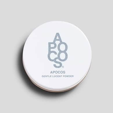 APOCOS【アポコス】のインスタグラム：「✔️ 乾燥は肌のバリア機能低下を引き起こします。 無防備になった肌は大気汚染や紫外線、ブルーライトなどの外部の刺激を受けやすくなり、敏感肌に傾きやすい状態に🗯  アポコスのジェントルルーセントパウダーは、 新潟産米粉配合のうるおいベールで肌を保湿しながら、刺激となる外的要因からプロテクト。 さらにオーガニック認証成分をはじめとする天然由来成分が、健康な肌状態へと導きます。  #APOCOS #アポコス ⁣ #フェイスパウダー #ルーセントパウダー⁣ #antipollution #抗汚染⁣ #MADEINJAPAN #日本製⁣ #紫外線対策 #sunscreen⁣  #乾燥対策 #hydratedskin⁣ #antiaging #アンチエイジング #bluelights #ブルーライト ⁣ #protection #harmfullight⁣ #cleanbeauty #クリーンビューティー ⁣ #敏感肌 #sensitiveskin⁣ #ナチュラルコスメ #自然派 #skinessentials #healthyskin #gentleskincare #美肌 #花粉症 #肌マスクコスメ」