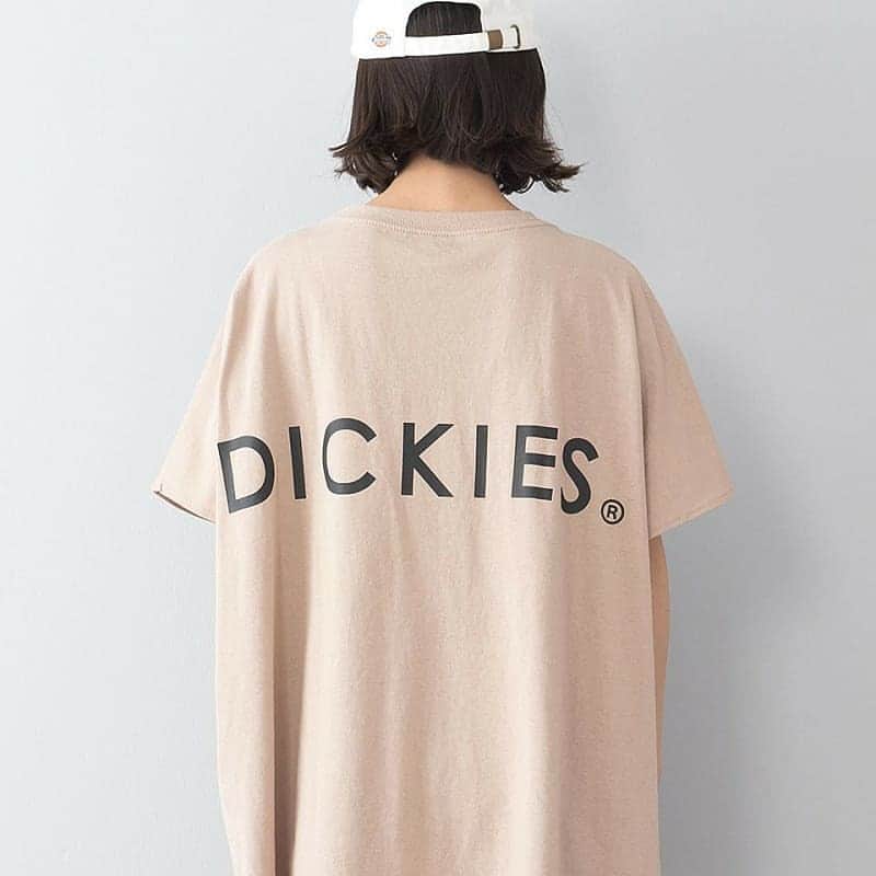 ジーンズメイトさんのインスタグラム写真 - (ジーンズメイトInstagram)「#春の新作 背中にプリントされた#DICKIES （#ディッキーズ ）ロゴがポイント！トレンドのバックプリント、ビッグシルエット、ロング丈Ｔシャツ。デニムやスカートなど幅広いアイテムと相性抜群の着回しアイテム✨ ・ #ジーンズメイト #jeansmate  #ストリート #ゆったりワンピース  #ゆったり  #ビッグシルエット」3月18日 19時20分 - jeans_mate