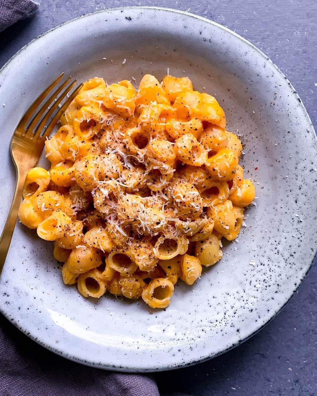 Vogue Parisさんのインスタグラム写真 - (Vogue ParisInstagram)「For those wishing to spend their evening at home cooking up something wholesome, this deliciously creamy butternut squash pasta by @Clemfoodie is guaranteed to soothe the soul. Find the recipe on Vogue.fr now. #pasta #stayhome #staysafe」3月18日 19時43分 - voguefrance