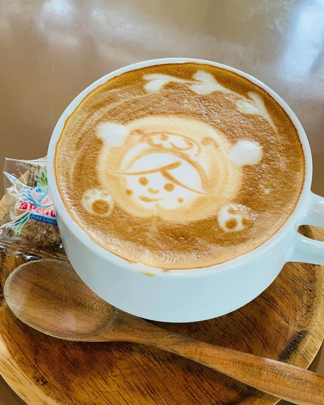 栗原恵さんのインスタグラム写真 - (栗原恵Instagram)「🌰 ミズキちゃんとのランチ☕️ @bdmntnfujiimizuki ・ ・ バイバイした後 「一緒に写真撮るの忘れてたー😨」って送ったら… ・ ・ ラテアートに喜んでる姿を いつの間にか撮ってくれてました🤳笑 ・ ・ 今度は一緒に撮った写真を 載せられますように♡笑 ・ ・ #いつもありがとう🤝」3月18日 19時38分 - megumi_kurihara_official