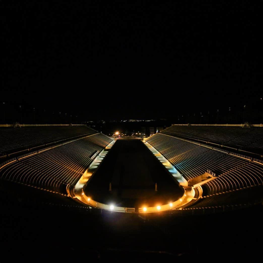 2020年東京オリンピックさんのインスタグラム写真 - (2020年東京オリンピックInstagram)「The Panathenaic Stadium🏟️ . An incredible stadium composed entirely of marble with a rich history that stretches back to classical antiquity 🇬🇷 Join us tomorrow, March 19th, for the Handover Ceremony of the Olympic flame. 🔥  #HopeLightsOurWay #Panathenaicstadium」3月19日 5時45分 - tokyo2020