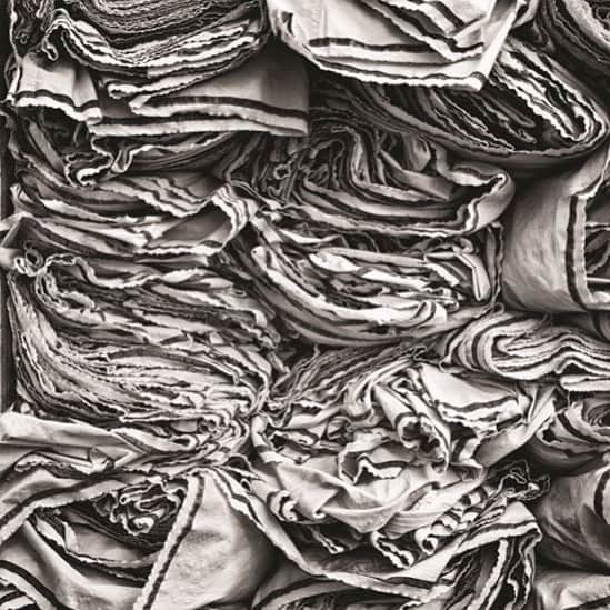 ドーメルさんのインスタグラム写真 - (ドーメルInstagram)「Today is the global day for recycling! Did you know that last year, we donated 580kg of old fabric to the French association Le Relais to make isolation material out of old cloth ? 📸by Nikos Aliagas  #recycling #ecology #Lerelais」3月19日 5時56分 - dormeuil1842