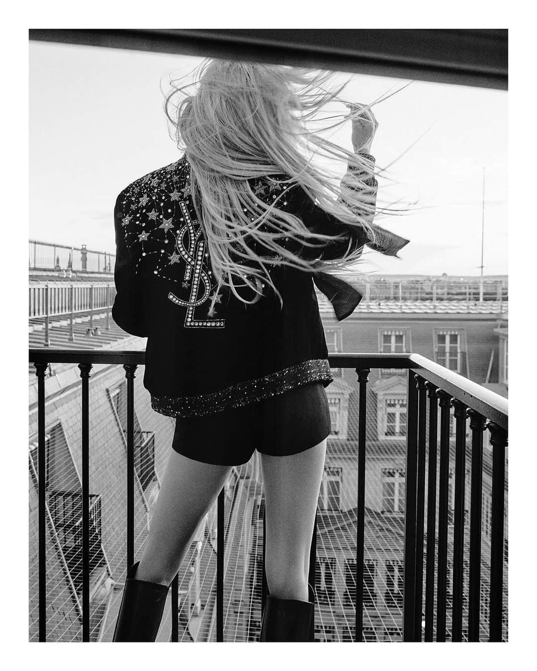 サンローランさんのインスタグラム写真 - (サンローランInstagram)「ROSÉ wearing SUMMER 20 W KOREA EDITORIAL @wkorea PHOTOGRAPHED by @kimheejune  #YSL #SaintLaurent #YvesSaintLaurent @anthonyvaccarello」3月19日 6時01分 - ysl