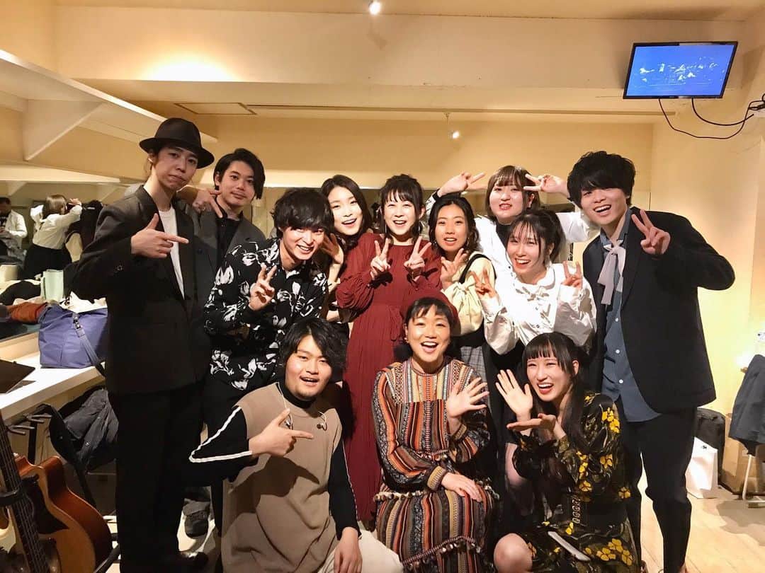 有坂美香のインスタグラム：「3.15.2020 メーザーハウス最後のボーカル発表会@zirco tokyo 無事終了  無観客とはいえライブ配信もあったし、全クラス良い雰囲気だったな、、 みんな良い歌を、パフォーマンスをありがとう。 8期は伸びたなー‼️ 9期はポテンシャル高かったなー‼️ 皆さんがメーザー最後の生徒達で嬉しいです。  バンドの皆さんも安定のプレイとアレンジ力、、2年間ありがとうございました😊  樋口先生　竹本先生　小池先生 スタッフの皆様　お世話になりました！ お疲れ様でした〜‼️ #thelastdaysofmesarhaus #音楽学校メーザーハウス #最後の #閉校 #有坂クラス8期9期 #メーザーボーカル発表会 #Vo発 #有坂美香」