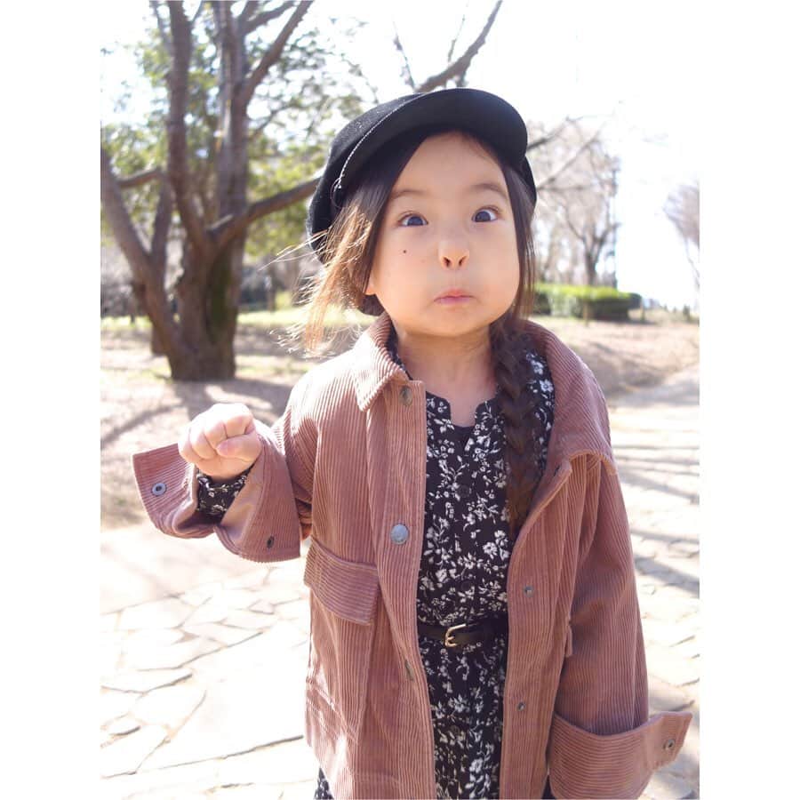 Saraさんのインスタグラム写真 - (SaraInstagram)「. coordinate♡ . 春っぽピンクに花柄ワンピ💐 . ワンピースを着るといつも 「サラ きょう おねえさんみたい？」 と嬉しそうな小娘👧🏻🎀 . うんうん お姉さんみたいだよ☺️ . #ootd #kids #kids_japan #kids_japan_ootd #kjp_ootd #kidsfahion #kidscode #kidsootd #kidswear #キッズコーデ #キッズファッション #インスタキッズ #花柄ワンピ #春コーデ #sevendayssunday #globalwork #cachecache」3月18日 21時28分 - sarasara718